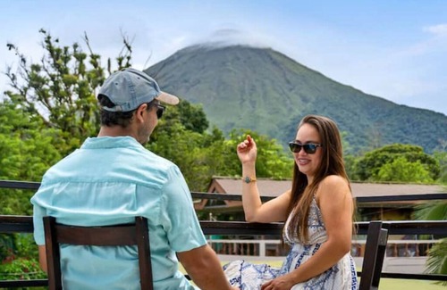 Villa Bonita Cabin | Epic Volcano View | Private Pool, BBQ & Terrace
