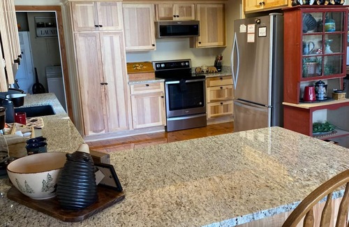 Wears Valley Ski Chalet | EpicViews!~EasyRoads!~Fall Colors!~Hot tub~Firepit