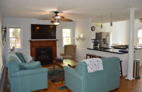 Sunset Point House | Equally Close to both Beach and and Town