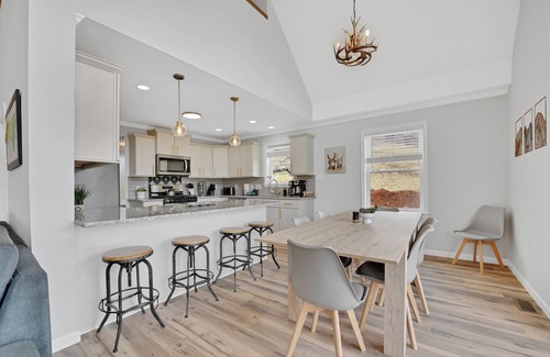 Heavens Holler House | Equestrian Estate 45 ac with Hot Tub & Firepit