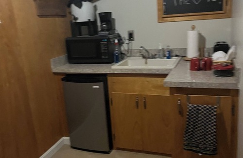 Chardon Apartment | Equestrian facility .Cozy apartment in nice Chardon with AC, fitness room, WiFi