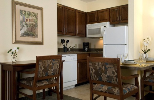 Eden Condo | Equipped Suite Near the Savannah Airport | Seasonal Pool Access