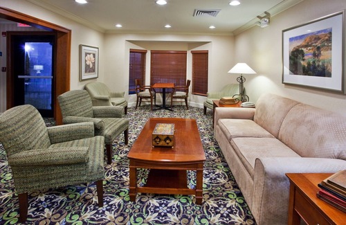 Eden Condo | Equipped Suite Near the Savannah Airport | Seasonal Pool Access