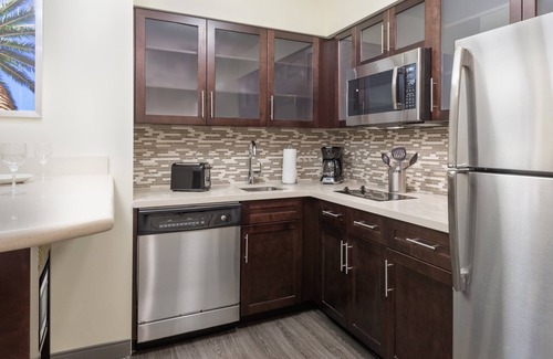 Seybold Apartment | Equipped Suite with FREE Airport Shuttle to MIA | Free Breakfast + Pool Access