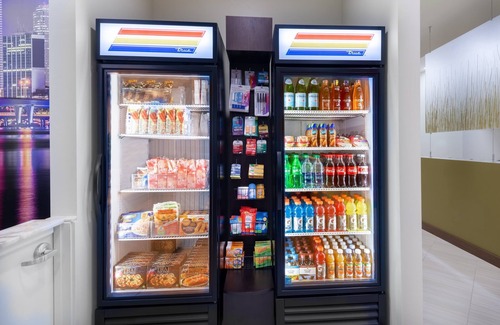 Seybold Apartment | Equipped Suite with FREE Airport Shuttle to MIA | Free Breakfast + Pool Access
