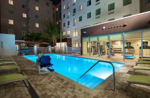 Seybold Apartment | Equipped Suite with FREE Airport Shuttle to MIA | Free Breakfast + Pool Access