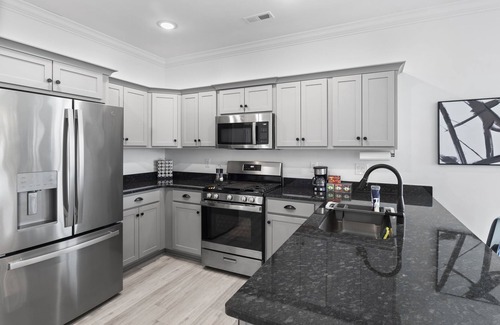 Jeffersonville House | Equus: Work Friendly & Near Downtown