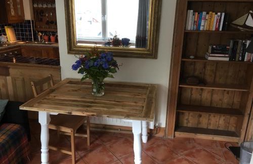 Londonderry House | Erin Cottage
