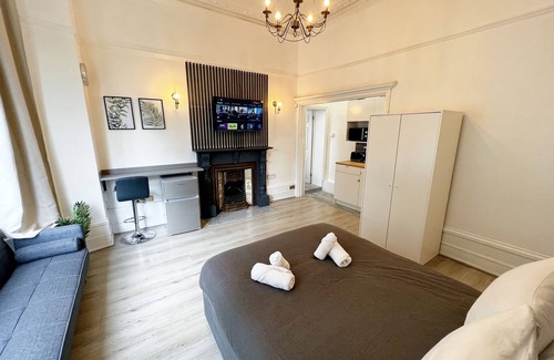 Waddon Apartment | Erin Court Mansion -Suite 10