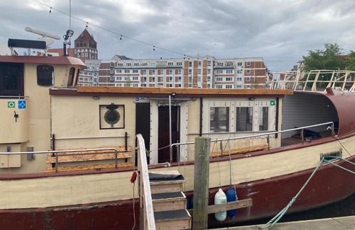 Greifswald City Centre Boat Rental | Erlebnisunterkunft auf dem Kutter Lady Lucky