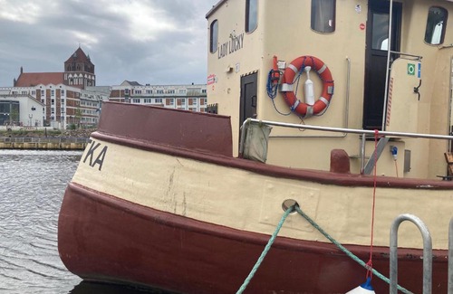 Greifswald City Centre Boat Rental | Erlebnisunterkunft auf dem Kutter Lady Lucky