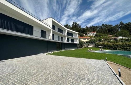 Guilhofrei Villa | Ermal Terrace (T2 Serradela)