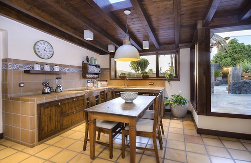 Masdache House | Ermita Perdomo, Modern Style with a Rustic Twist