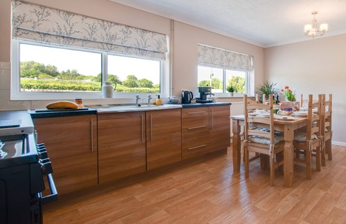 Aberaeron House | Erw Las - Three Bedroom House, Sleeps 6