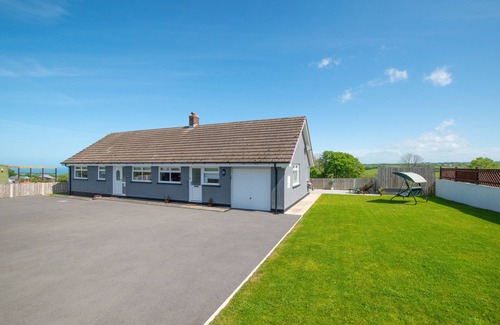Aberaeron House | Erw Las - Three Bedroom House, Sleeps 6