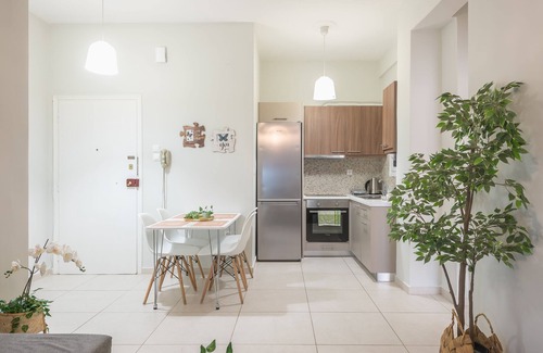Ampelokipoi Apartment | Erythros Boutique Suite By Cloudkeys