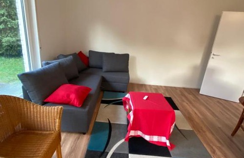 Raunheim Villa | Es ist eine sehr schöne Haus mit 3 Zimmer Und Garten,Carports für 2 Autos