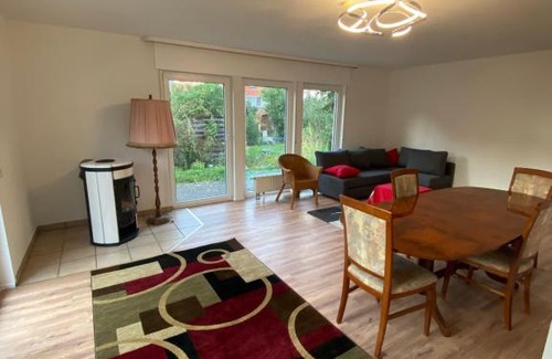 Raunheim Villa | Es ist eine sehr schöne Haus mit 3 Zimmer Und Garten,Carports für 2 Autos