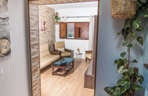 El Pinillo House | Yakelin's home is a perfect place to reconnect with family and friends.