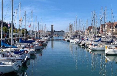 Deauville City Centre Boat Rental | Escale romantique dans le centre de Deauville