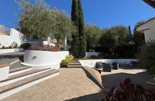 Saint-Martin-du-Var Apartment | Escapade entre Mer et Montagnes