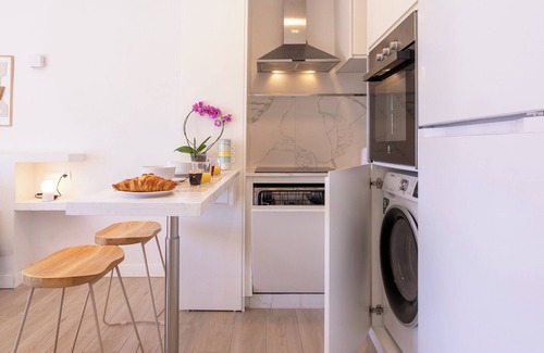 Urbanizacion Hacienda las Chapas Apartment | Escape at Marbella;Premium Apartment/5min on Beach