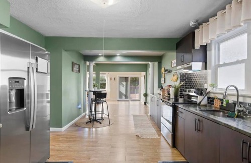 Danbury House | Escape Into The Privacy & Charm Of The Lucky 12 House