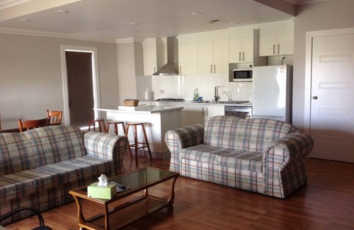 Wallaroo House | Escape Near the Beach (GROUND FLOOR ONLY)