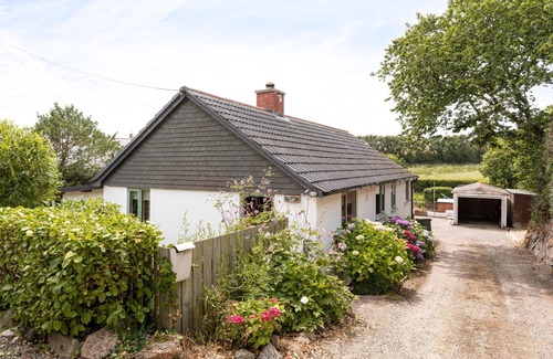Porthcurno House | Escape - Scandi beach house in sought after Porthcurno, dog friendly, parking