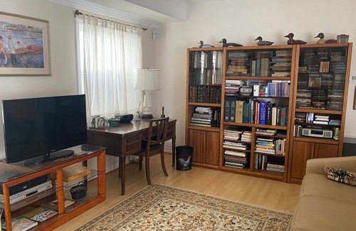Old Towne House | Escape the City - Enjoy Seal Beach! Pool table! Charming 3 level sleeps 8.