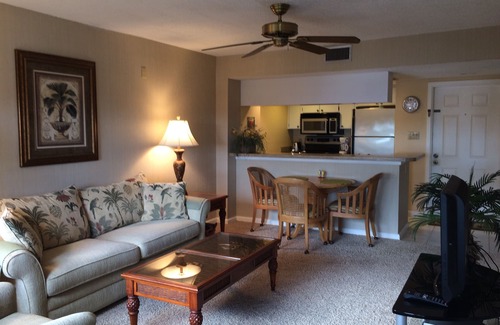 Burnt Store Marina Condo | Escape the cold and enjoy our condo and pool this winter. Book now!