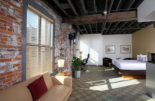 Downtown Columbus Hotel | Escape The Hustle and Bustle! Pet-Friendly, Near Jack Nicklaus Museum!