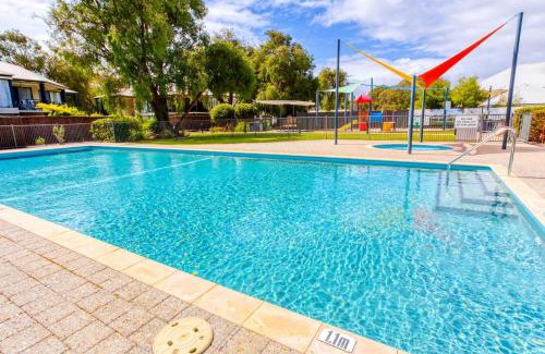Broadwater House | Escape to 57 at Cape View Resort