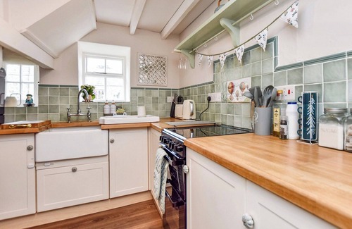 East Portlemouth Cottage | Escape to a charming thatched cottage in peaceful Jacobstowe.