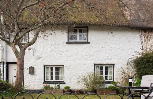East Portlemouth Cottage | Escape to a charming thatched cottage in peaceful Jacobstowe.