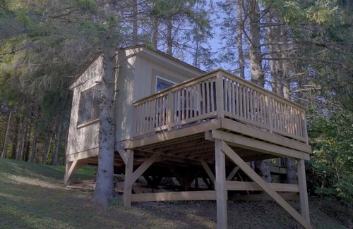 Clarington RV Rental | Escape to a Charming Treehouse Nestled on a Peaceful Estate in Clarington