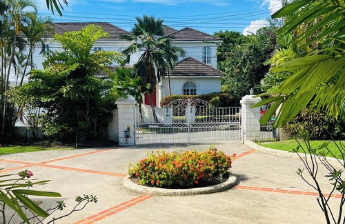 Paynes Bay Villa | Escape to a Delightful Spacious Family Villa