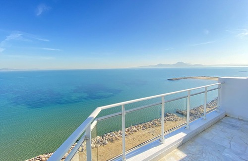 Le Kram Apartment | Escape to a Seaside Paradise: Stunning Sea View Apartment Awaits