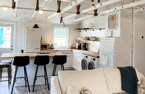Hyannis House | Escape To Cape - Fully Renovated 2 Bedroom House, Close To Main Street And Beach