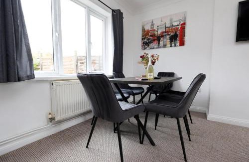 Severn Beach Apartment | Escape to Comfort 3BR