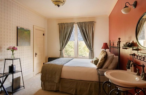 Cody Hotel | Escape to Cozy Historic Inn Offering Both Relaxation and Convenient City Access