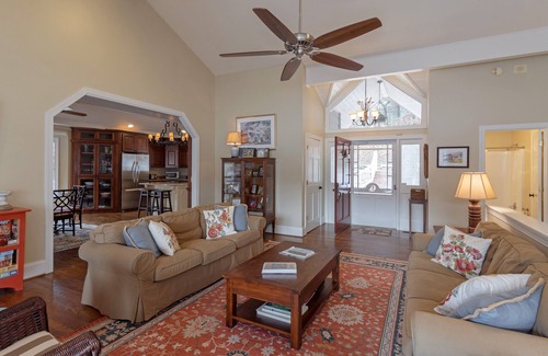 Cullowhee House | Escape to Lake Glenville