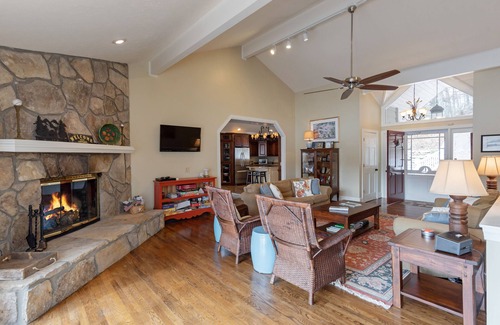 Cullowhee House | Escape to Lake Glenville