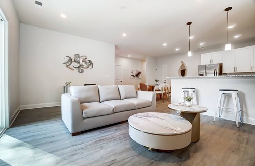 Oakdale House | Escape to Luxury I Charlotte Uptown Stunner