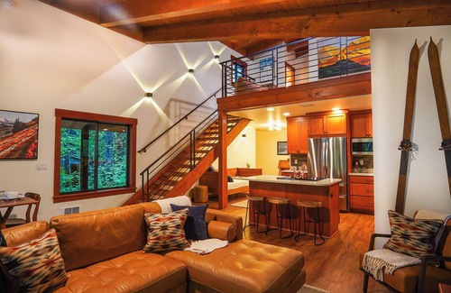Warnick House | Escape to Luxury in the Woods: Hot Tub, EV Charger, & Fireplace!