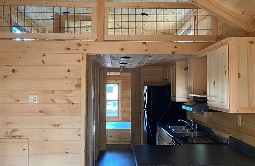 Mooresboro Cabin | Escape to nature in this cabin