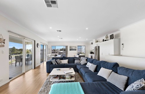 Middleton House | Escape to our spacious Beach House, ideally located at Middleton Beach, SA.