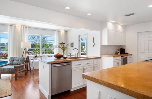 Englewood House | Escape to Paradise at Coconut Palms: Your 2 bed 2 bath Tropical Retreat Awaits!