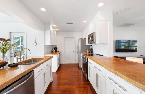 Englewood House | Escape to Paradise at Coconut Palms: Your 2 bed 2 bath Tropical Retreat Awaits!