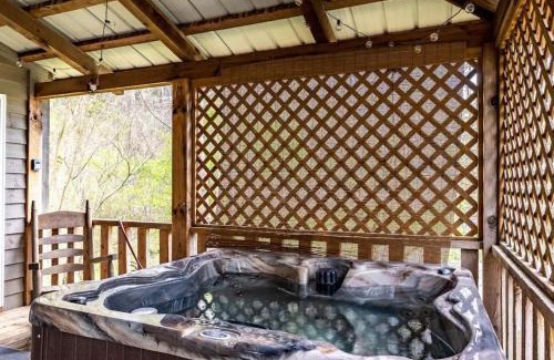 Townsend House | Escape to Relaxation with Dog Frienly & Hot Tub